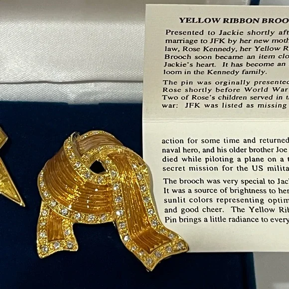 CAMROSE & KROSS Repo. Gold Ribbon Brooch/Pin of Jackie B. Kennedy w/ Certificate